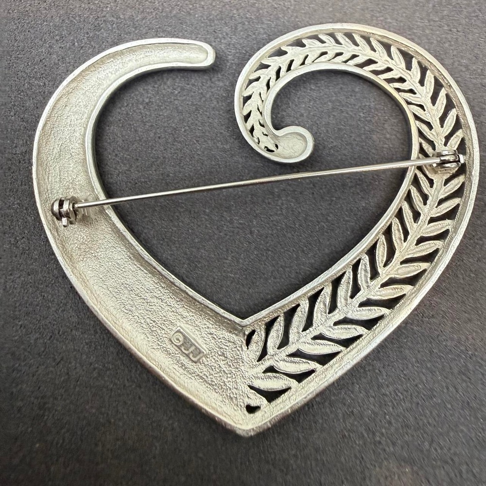 JJ Vintage Heart Leaf Brooch Pin Silver Tone Open Scroll Design - Picture 2 of 4
